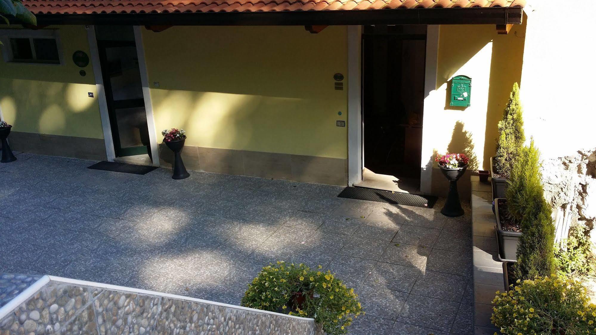 Il Roseto Bed & Breakfast Frosinone Ngoại thất bức ảnh