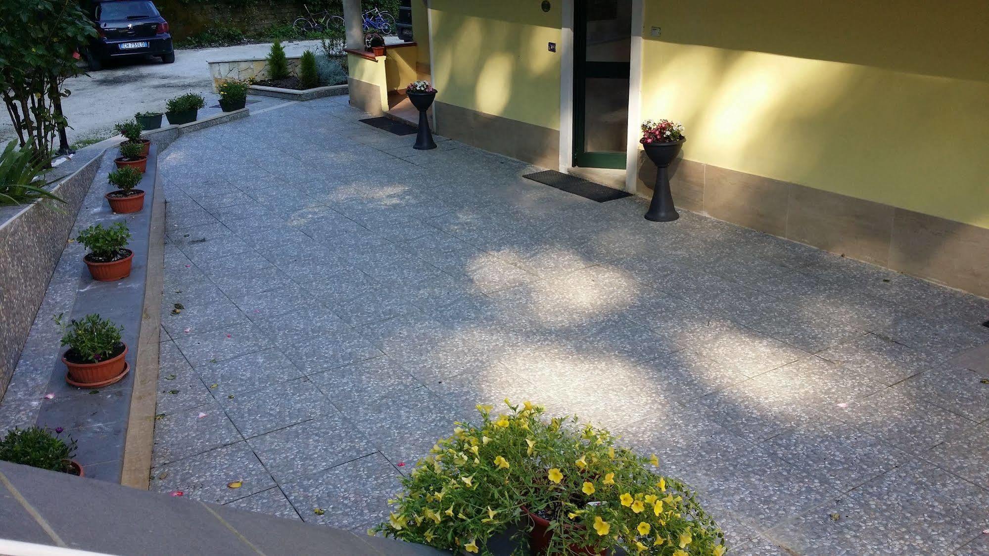 Il Roseto Bed & Breakfast Frosinone Ngoại thất bức ảnh