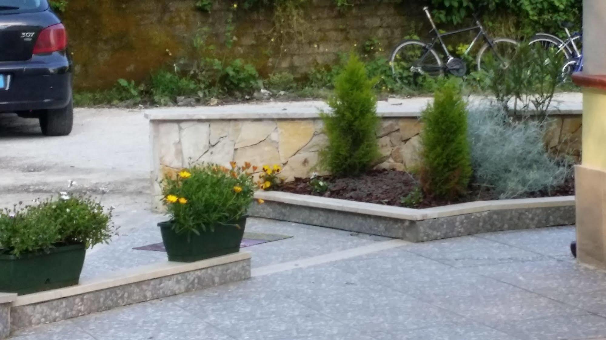 Il Roseto Bed & Breakfast Frosinone Ngoại thất bức ảnh